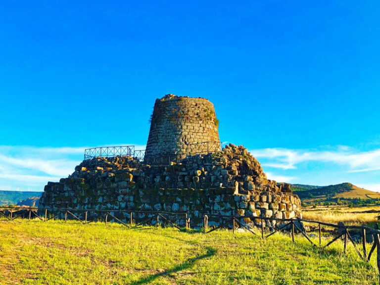 EL VALLE DE LOS NURAGHI: VISITA A “SA MODO DE SU RE”, REBECCU Y SANT’ ANDREA PRIU